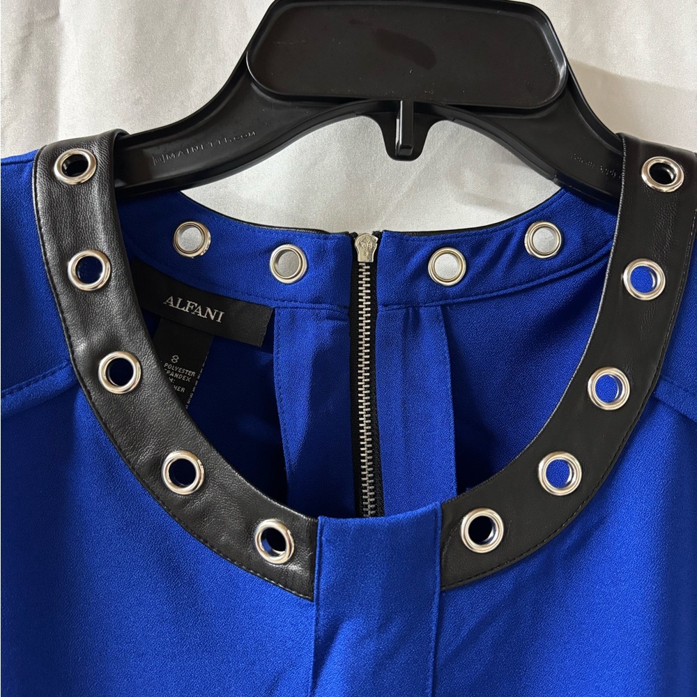 Alfani Royal Blue Grommet Collar Sleeveless Blouse Faux Leather Trim Size 8 NWT - Picture 3 of 4
